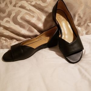 Naturalizer 5.5 open toe shoe